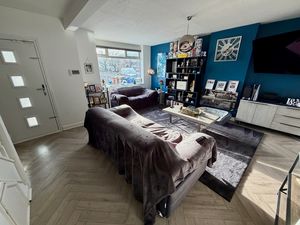 Lounge- click for photo gallery